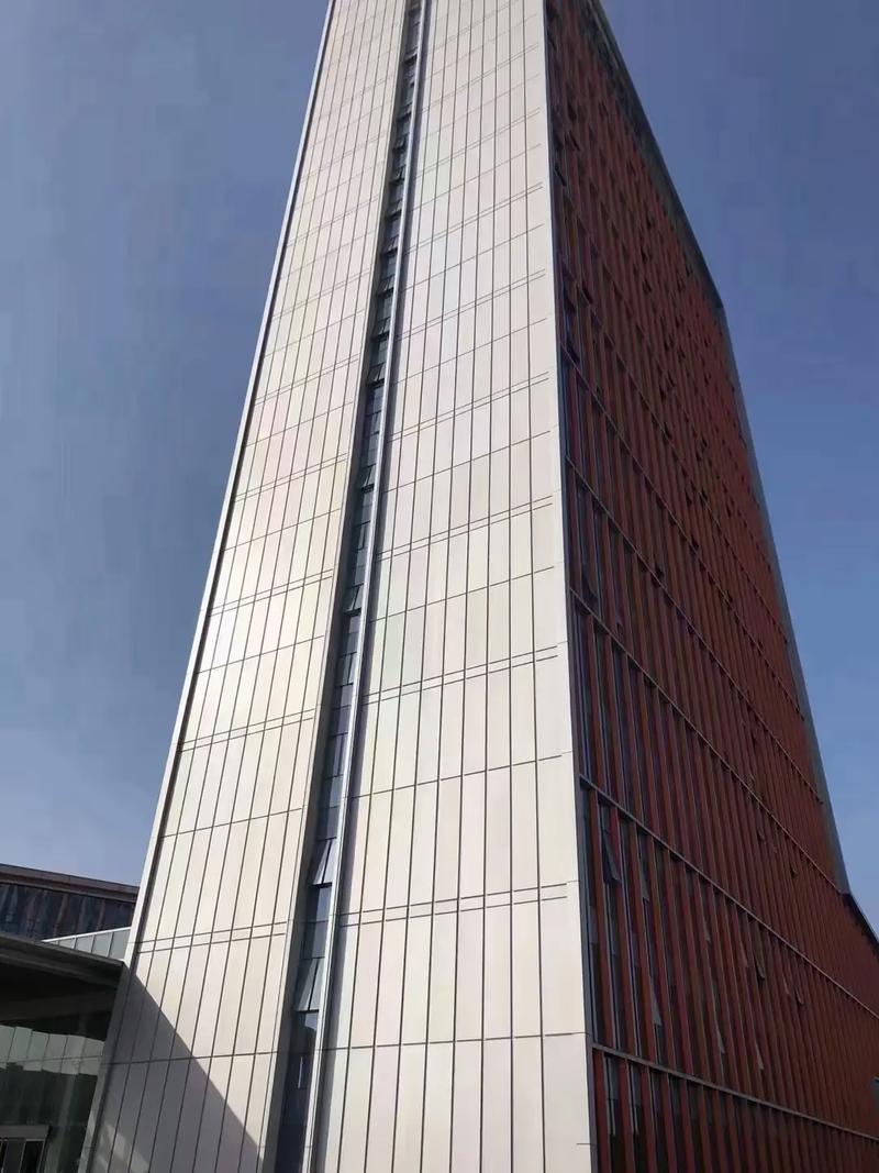 建筑铝板幕墙 效果图展示、安装费用解析与工程要点